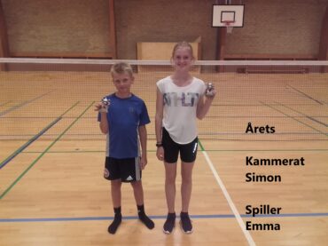 Aarets kammerat spiller