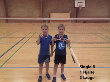 Single B række nr 1 Hjalte og nr 2 Lauge X